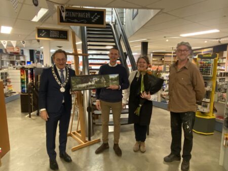 Vakhandel voor schilder en kantoorartikelen Heger en Van den Berg viert honderd jarig bestaan