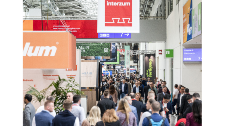 Ongeveer 62.000 vakbezoekers bezochten in mei de toonaangevende internationale vakbeurs voor toeleveranciers aan de meubel- en interieurindustrie. Interzum 2023 in Keulen, Duitsland. Met ongeveer 62.000 vakbezoekers uit zo'n 150 landen overtrof de toonaangevende internationale vakbeurs volgens de organisatie aan de verwachtingen en inspireerde alle aanwezigen op de stands en talrijke speciale evenemententerreinen in de loop van vier dagen.