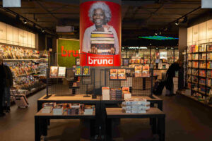 Feestelijke openingsweek voor nieuwe Bruna op Schiphol Plaza