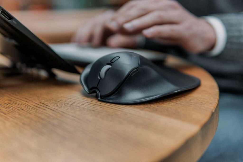 BakkerElkhuizen verstevigt internationale positie met overname HandShoeMouse®