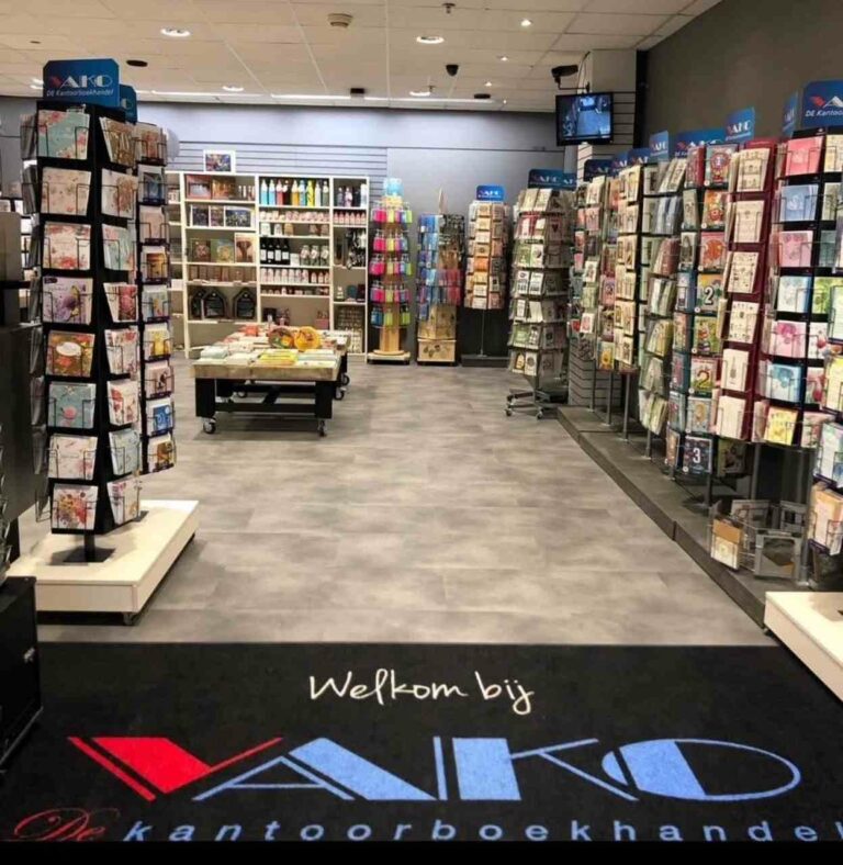 Toon en Maja nemen na 43 jaar afscheid van kantoorboekhandel Vako