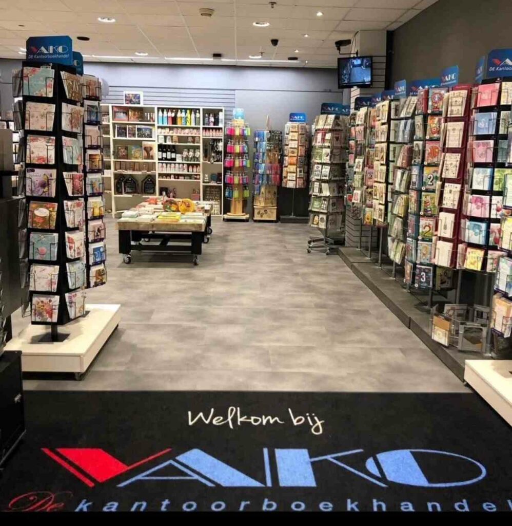 Toon en Maja nemen na 43 jaar afscheid van kantoorboekhandel Vako